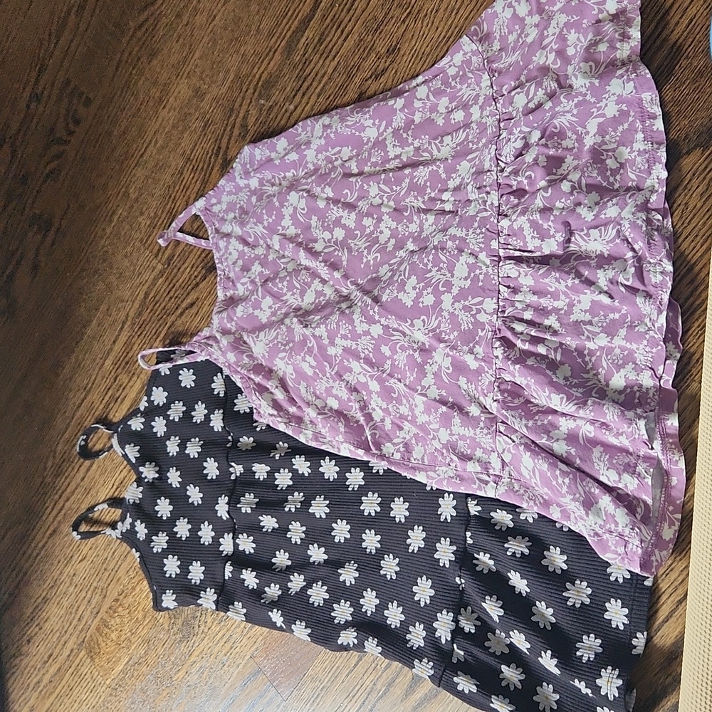 2 dress bundle size 6-7 Old Navy